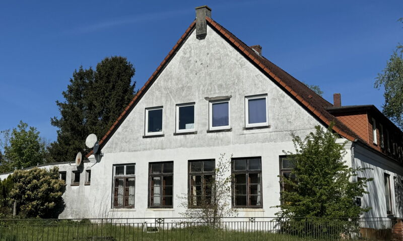Syke-Okel: große Erdgeschoss-Wohnung mit Sanierungsbedarf