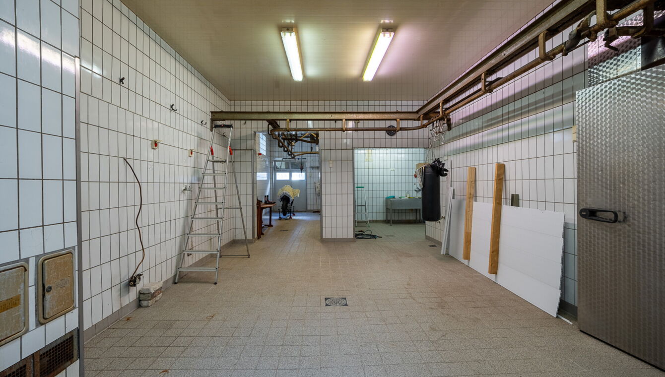 Zerlegeraum - Blick zum Schlachthaus