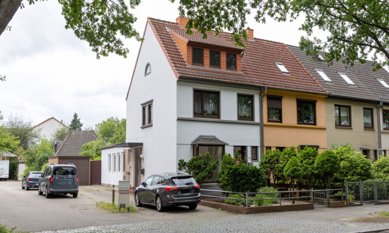 Attraktives Reihenendhaus mit zwei Wohneinheiten
in zentraler Lage von Bremen-Osterholz