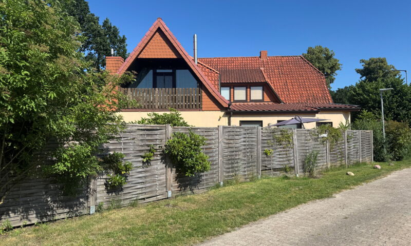 Modernisierte 2-Zimmer-Wohnung mit Terrasse und kleinem Garten - gut vermietet