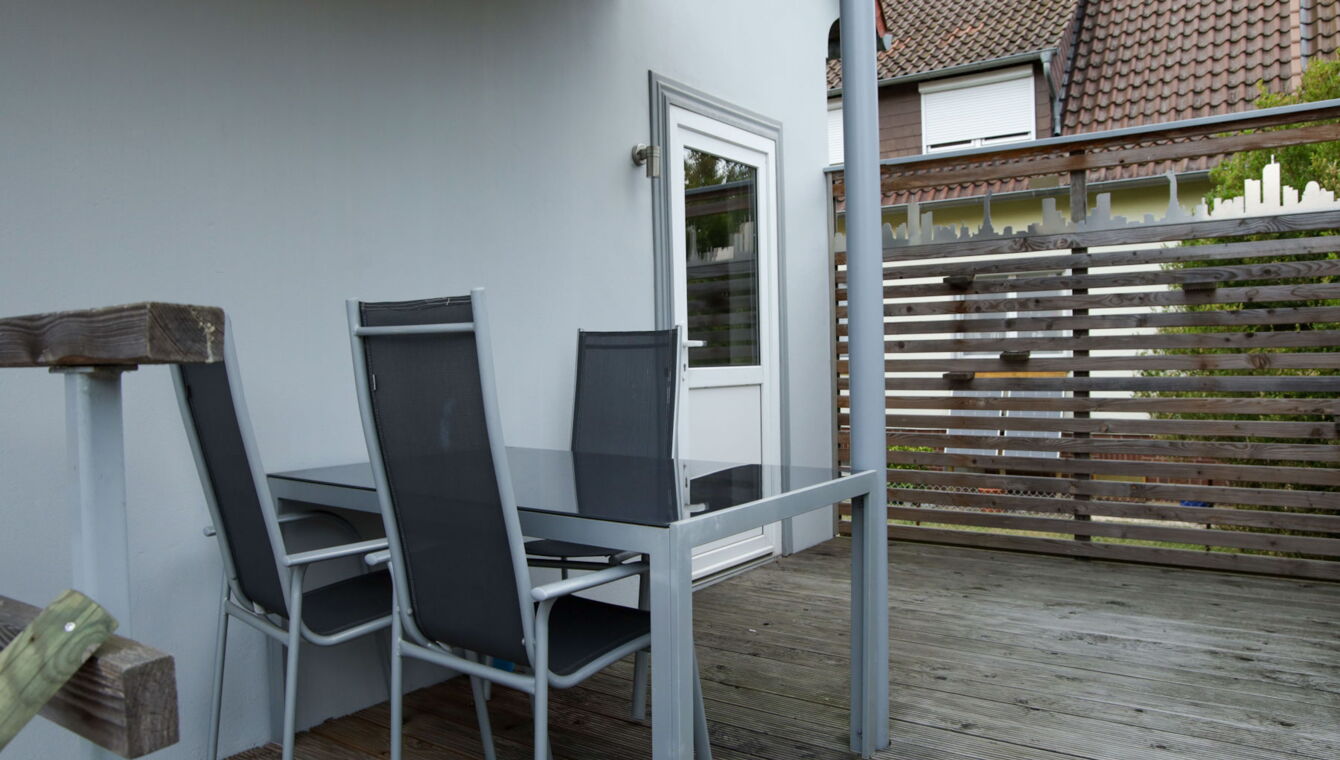 Terrasse mit Zugang zur Küche